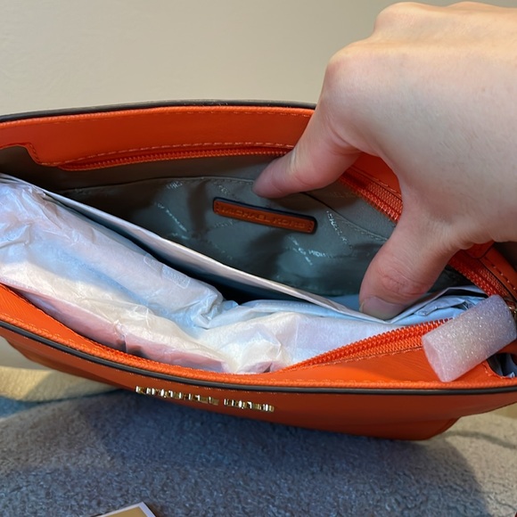 New Michael Kors Jet Set Small Messenger Crossbody Bag - Picture 5 of 7